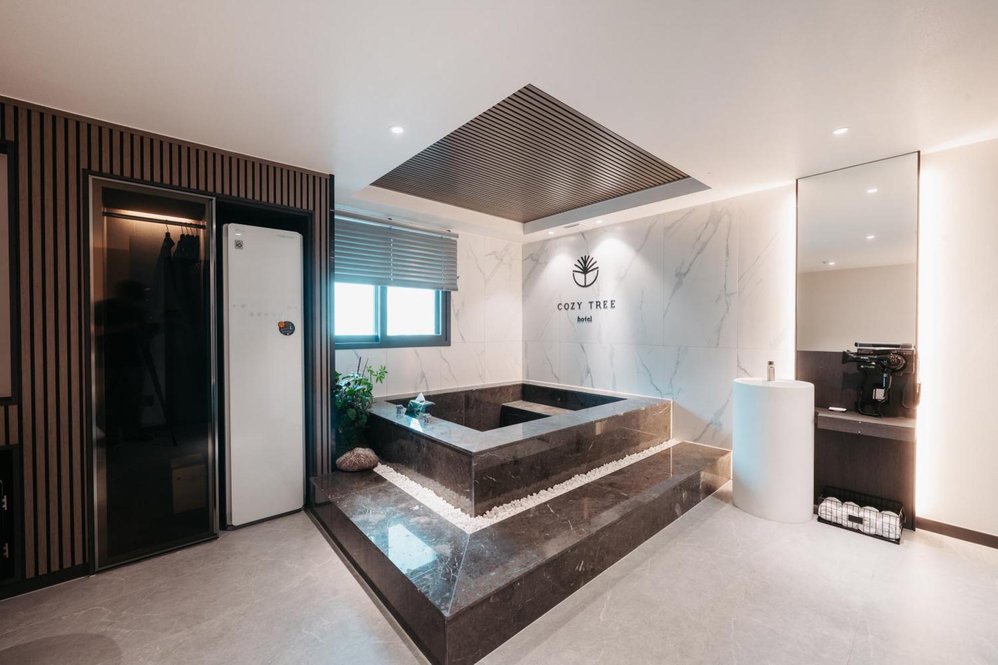 Cozy Tree Hotel Seomyeon Pusan Zewnętrze zdjęcie