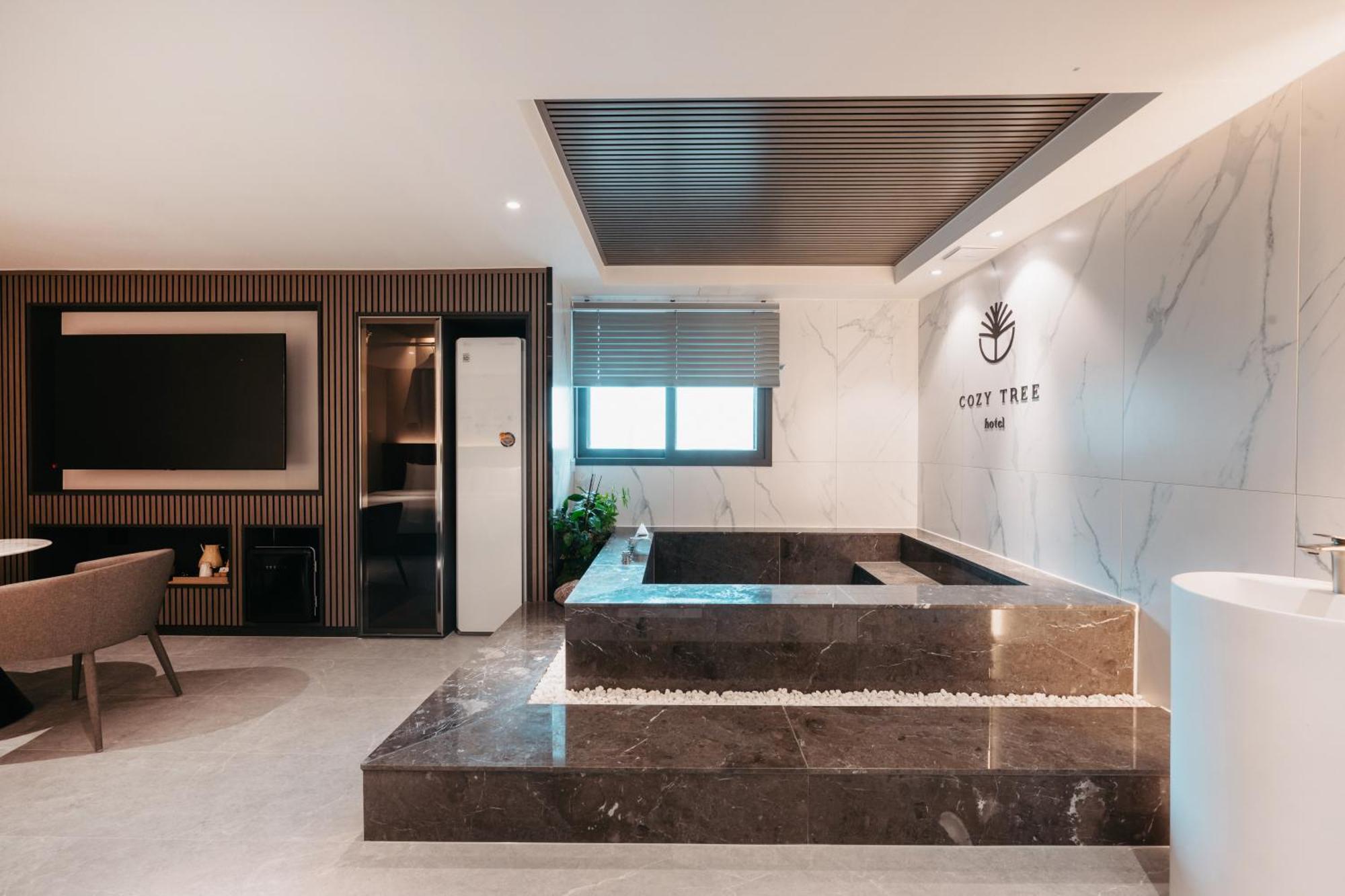 Cozy Tree Hotel Seomyeon Pusan Zewnętrze zdjęcie